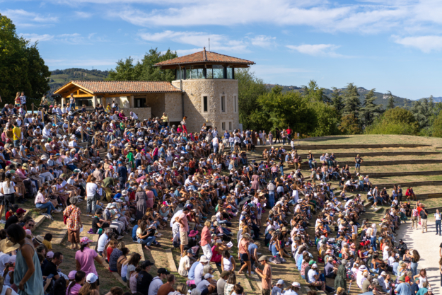 97 Les Etoiles au Château de Crussol Bénévoles + Public Crédit Edouard Brane 11